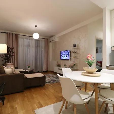 Waterfront Shine Apartment *