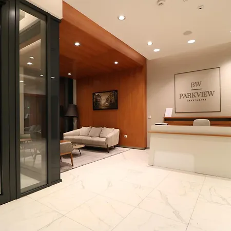 Waterfront Shine Βελιγράδι