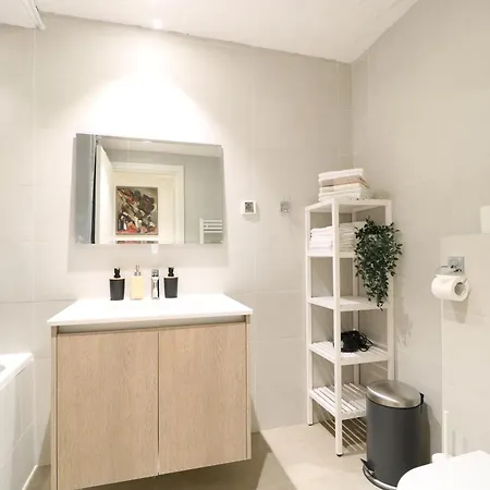 Waterfront Shine 贝尔格莱德